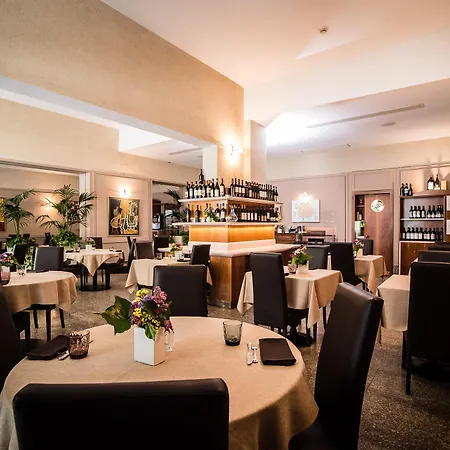 Hotel Ristorante Ala D'oro 4*