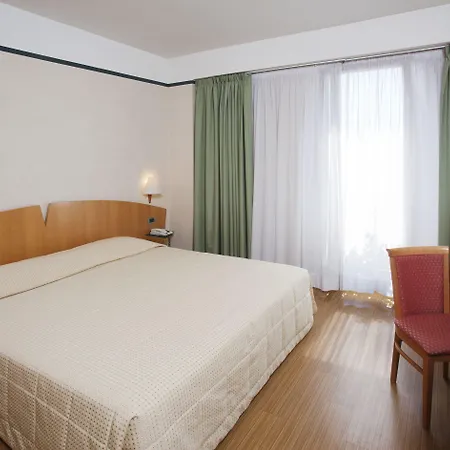 Ristorante Ala D'oro Отель Луго