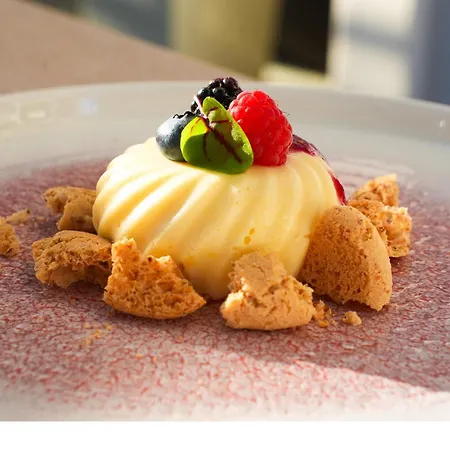 מלון Ristorante Ala D'oro 4*