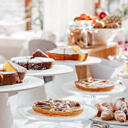 Отель Ristorante Ala D'oro 4*